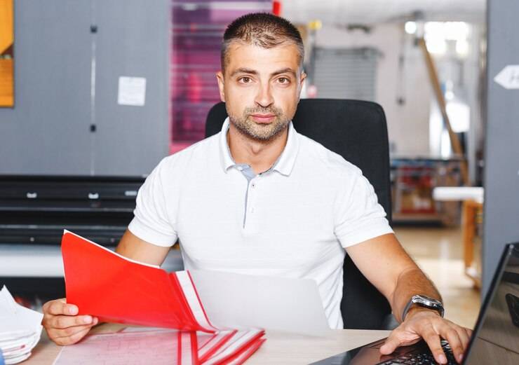 Менеджер по-русски